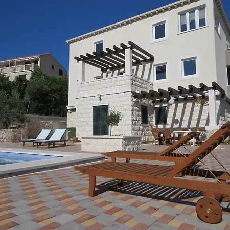 House Sandra لومباردا